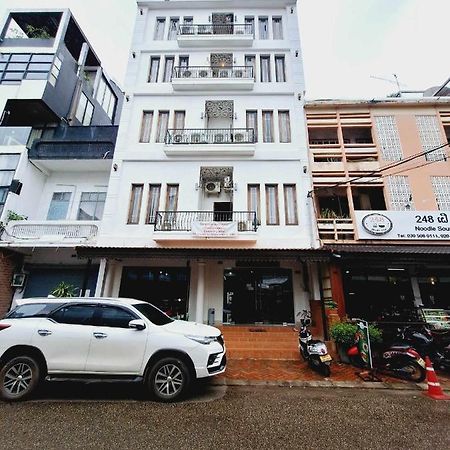 Sinakhone Vientiane Hotel Buitenkant foto